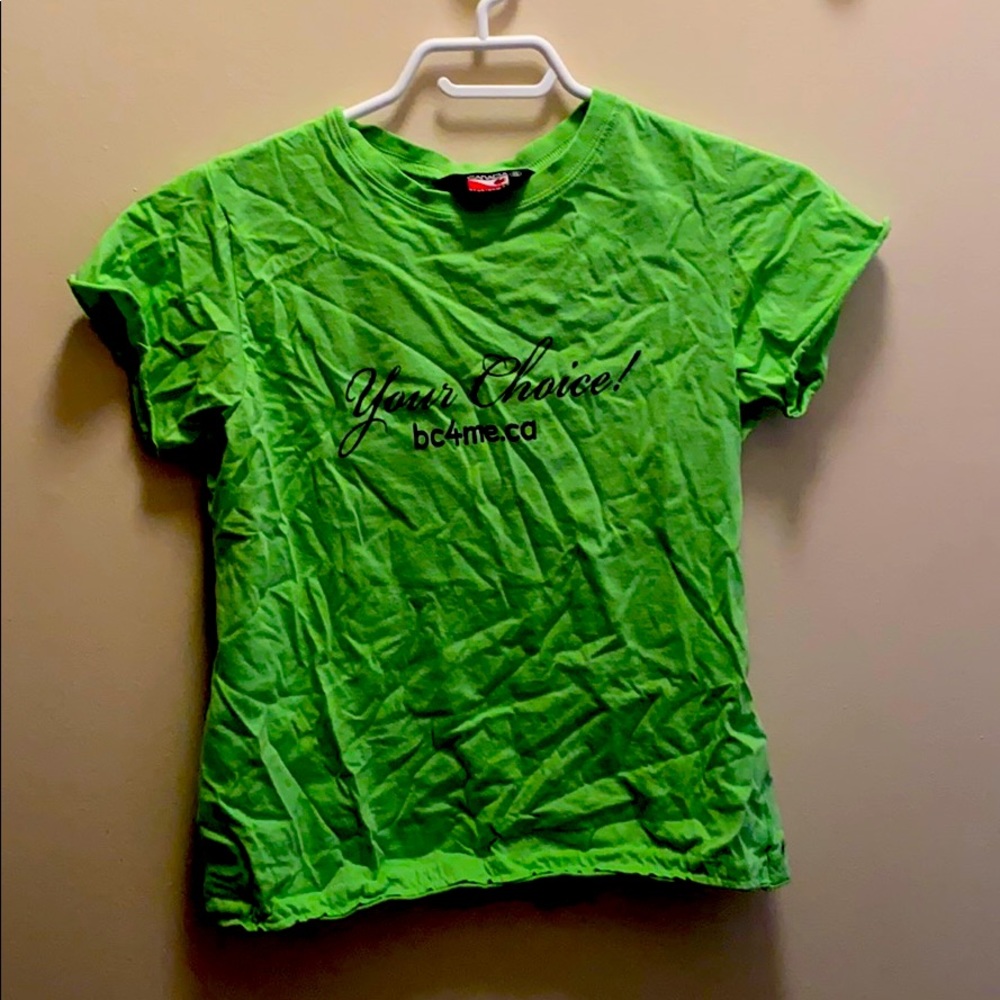 A tee shirt.